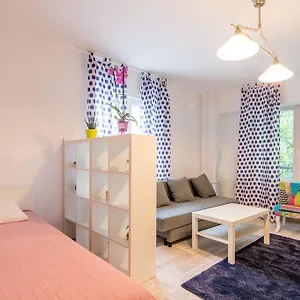 https://stone-gate-studio-apartment-3.bucharesthotelsnow.com